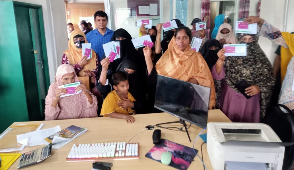 কিশোরগঞ্জ সদর লতিবাবাদ শাখা কৃষি ব্যাংকের আওতায় ফ্যামিলি কার্ড বিতরণ